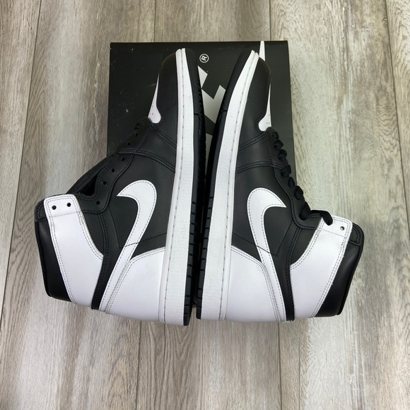 Nike Air Jordan 1 Retro High OG Shoes Mens 10.5 Black White Men DZ5485-010 NEW - Picture 11 of 15